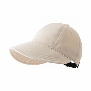 Beige solkeps med bred brätte sedd från sidan